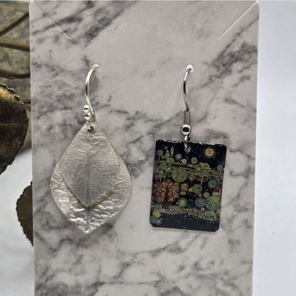 "5/$25" Mismatched Silvertone Lightweight Leaf/Art Dangle Earrings - Picture 5 of 6